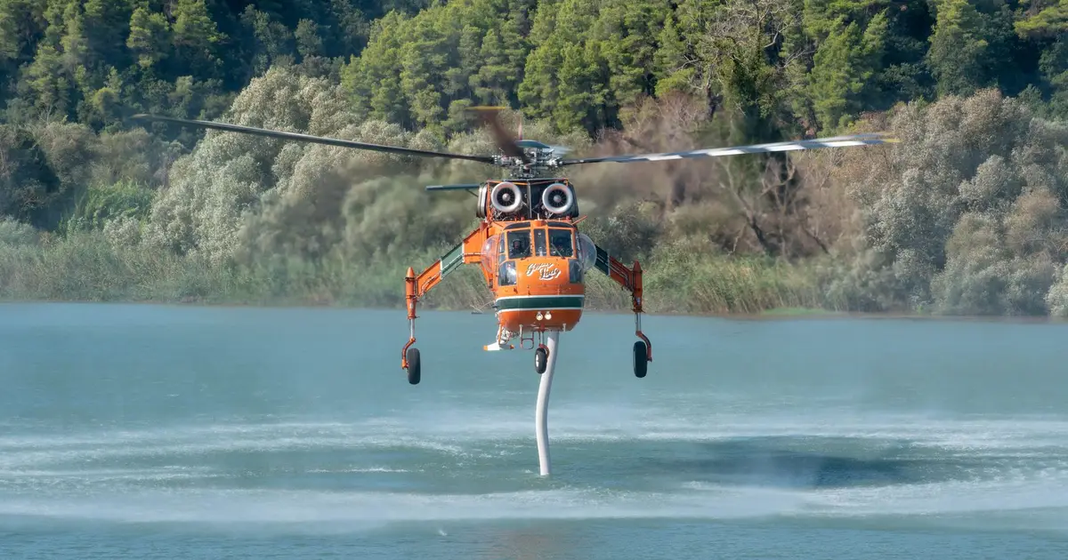 Dua Helikopter Pemadam Tabrakan di Yunani, Dua Awak Tewas